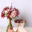 Ramalhete de Astromélias Coloridas com Coelhinho