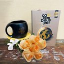 Buquê de 6 Rosas Champanhe com Livro e Caneca Café com Deus Pai