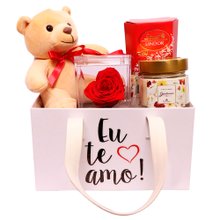 Box Coração de Rosa Encantada e Bombons Lindt e Vela Encontro Floral Giuliana Flores