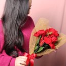 Buquê de Rosas Encantadas Vermelho Glamour