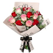 Buquê de Rosas Vermelhas e Cor de Rosa - Amor no Jornal