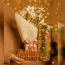 Mini Orquídea Rara Branca e Lata Cookie Speculoos Biscoitê