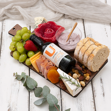 Tábua de Queijos, Frios e Frutas com Vinho Pequeno