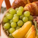 Cesta de Café da Manhã Frutas e Frios com Balão