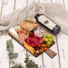 Tábua Queijos e Frios e Aperitivos com Suco de Uva