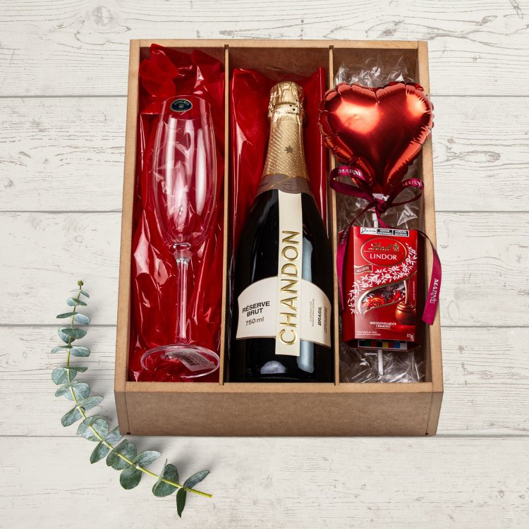 Kit Chandon Romântico com Taça e Lindt