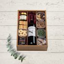 Cesta Gourmet com Vinho Tinto, Antepastos e Snacks 