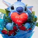 Buque Stitch com 6 rosas