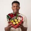 Cesta Com Rosas e Ferrero Rocher