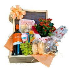 Cesta com vinho suave