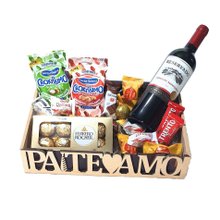 Cesta Presente Pai T e Amo com Vinho Snacks Chocolates