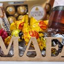 Cesta de Chocolates Bombons e Vinho para a Mãe