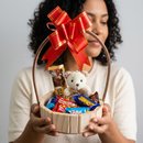 Cesta Presente Ursinho Chaveiro com Bombons Lembrança