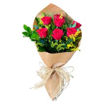 Buquê de Rosas Vermelhas Embalagem Rústica