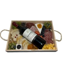 Cesta Vinho Tinto e Frios