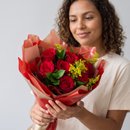 Buquê Médio com 12 rosas Vermelhas