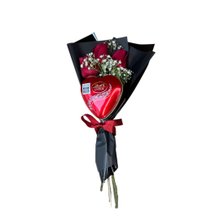 Ramalhete Trio de rosas com coração Lindt