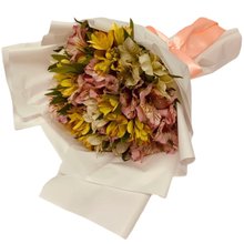 Lindo Buquê de Astromelias Colorido 