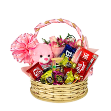 Cesta de Chocolates com Pelúcia e Arranjo de Rosas