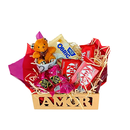 Amor em Detalhes Cesta com Chocolates Caneca e Pelúcia