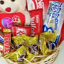 Abraço Doce Chocolates e Pelúcia em Cesta Encantadora