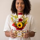 Arranjo de Rosas, Girassóis, Pelúcia e Chocolate 