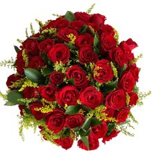 Buquê com 50 rosas na cor vermelha