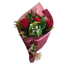  Buquê com Três Botões de Rosas