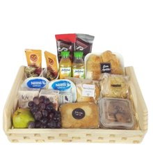 Cesta de Café da Manhã com Chocolates, e Croissants