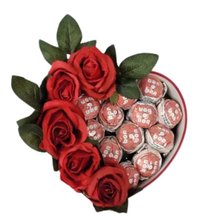 Box Coração Com Flores Vermelhas e Bombons
