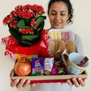 Cesta de Café da Manhã, Flores e Chocolate