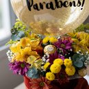 Caixa Mix de Flores com Bombons e Balão