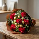 Buquê de Rosas Love com Ferrero 
