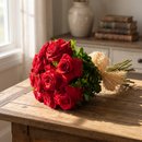 buquê com 12 rosas colombianas 