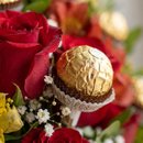 Buquê Luxuoso de Rosas Vermelhas com Chocolates 