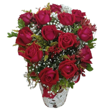 Arranjo no Cone com 12 Rosas Vermelhas