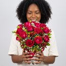 Arranjo no Cone com 12 Rosas Vermelhas