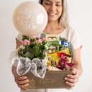 Cesta com Chocolates, Balão e Vaso de Calandiva