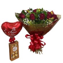 Combo Amor com Rosas e Ferrero Rocher com Balão