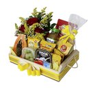 Cesta Média Pães Frios Frutas e Arranjo de Rosas
