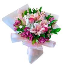 Buquê Misto com Lindas Rosas, Lírios e Astromélias