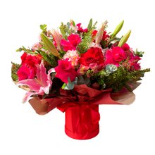 Caixa Box com Lírios e Rosas Colombianas e Nacionais.