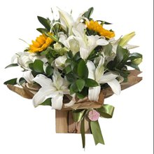 Arranjo de Lírios e Girassóis