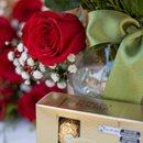 Arranjo 20 Rosas em Vidro com Ferrero Rocher T4