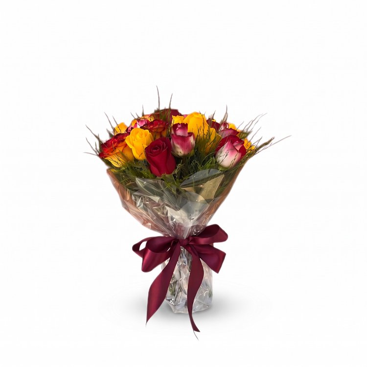 Buquê Misto de Rosas Vermelhas, Laranjas & Amarelas