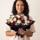 Buquê Amor 12 Rosas Vermelhas & 12 Brancas