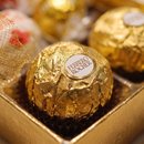 Caixa Rosa Chocolate Sortido Lindt e Ferrero Rocher 