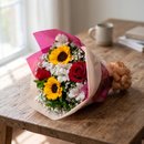 Buquê de Rosas Vermelhas Premium com Girassol