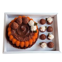 Caixa Vitrine com Bolo Cenoura e Doces