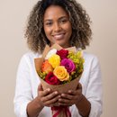 Lindo Buquê de 7 Rosas Coloridas com Tango
